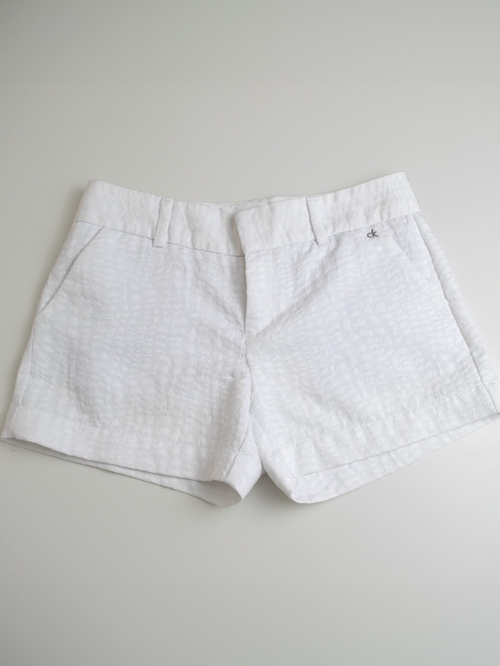 Calvin Klein Women's Chino Flat Front Short White Textured Pattern Size 2